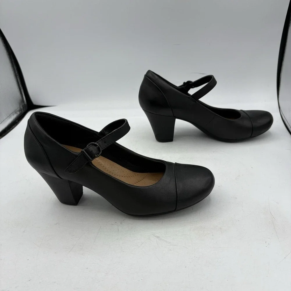 Clarks pre owned